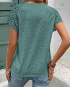 T-shirt tinta unita scollato a girocollo slim