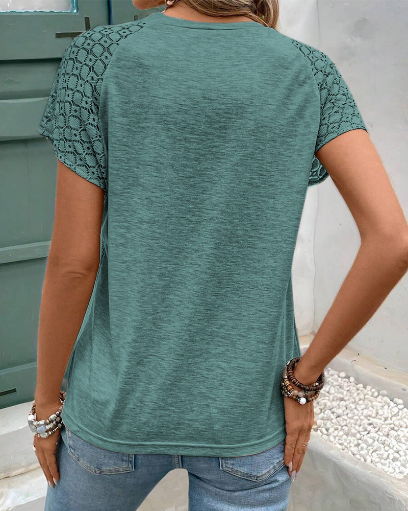 T-shirt tinta unita scollato a girocollo slim