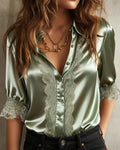 Camicia in raso con colletto a risvolto e finiture in pizzo