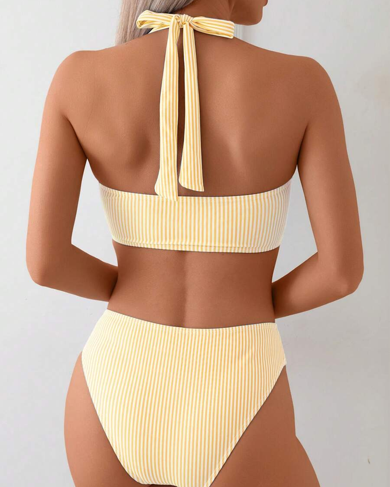 Costume da bagno due pezzi a righe con scollo a V