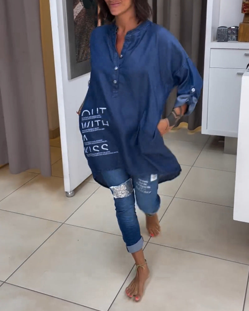 Camicia abbottonata asimmetrica con stampa di lettere