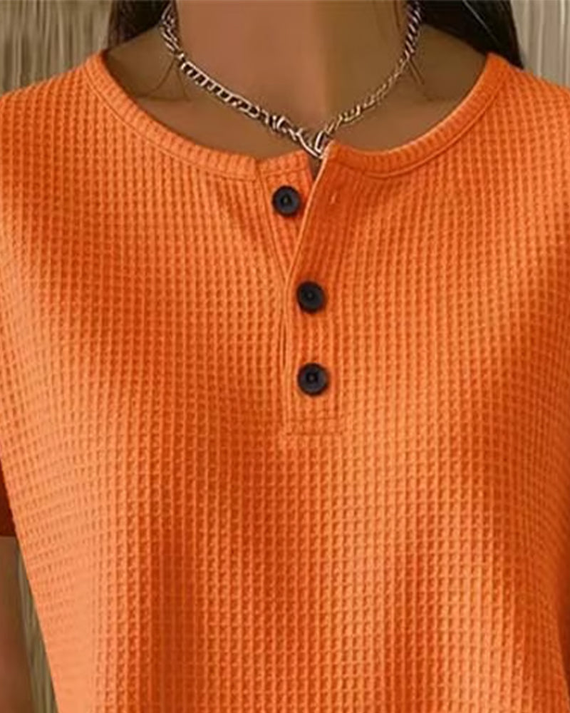 T-shirt a V sbottonato casual