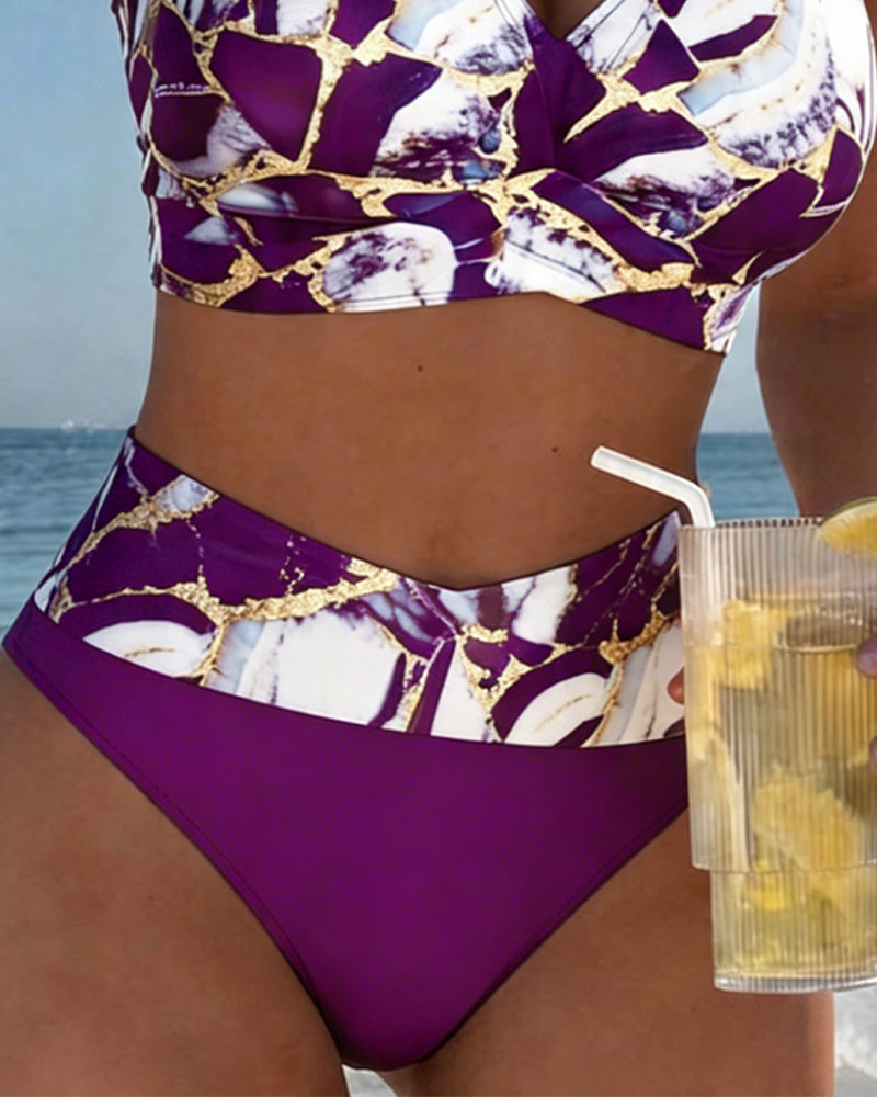 Bikini con bretelle e intagli design