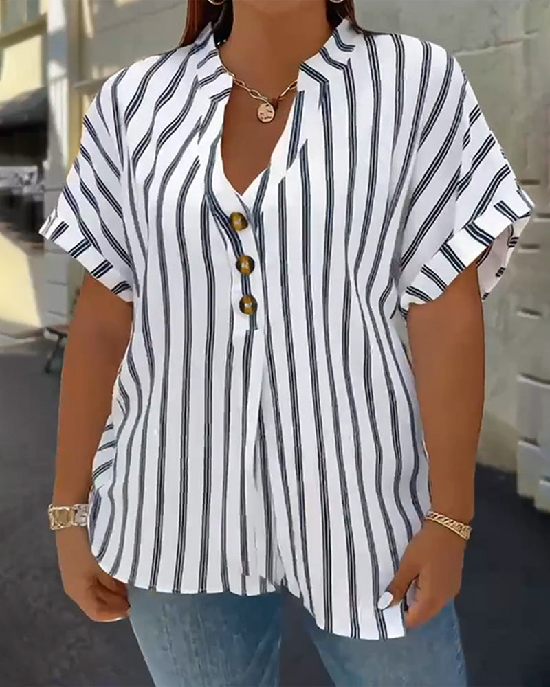 Camicia a righe con scollo a V e bottoni