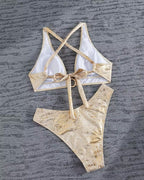 Bikini con fibbia in metallo dal design particolare