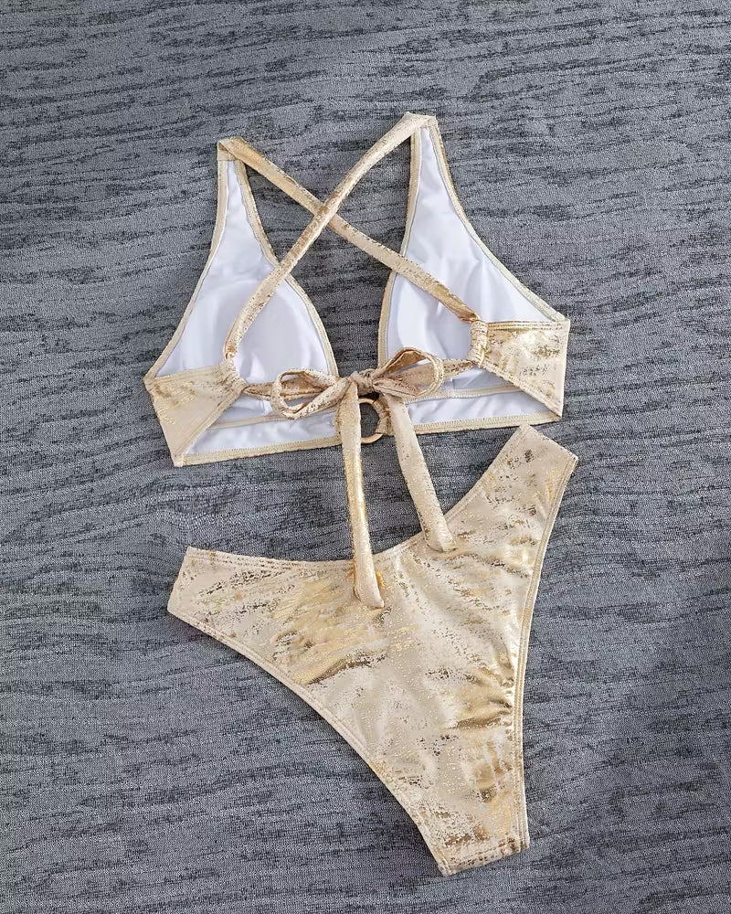 Bikini con fibbia in metallo dal design particolare