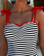 Costume intero a righe rosse con bordino sul collo