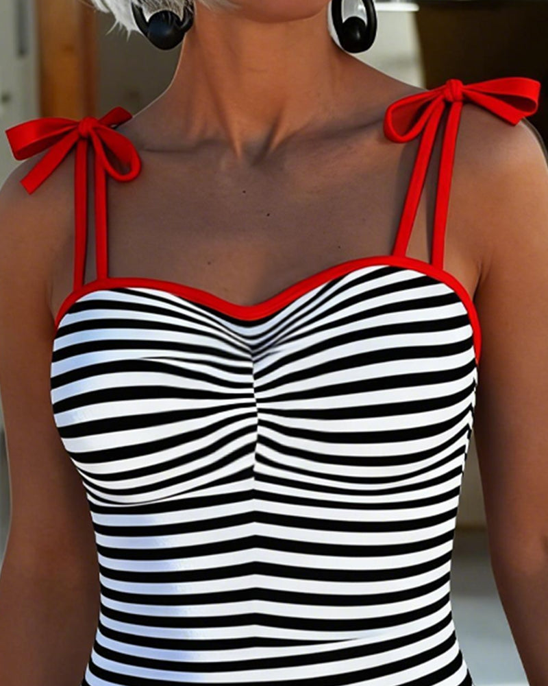 Costume intero a righe rosse con bordino sul collo