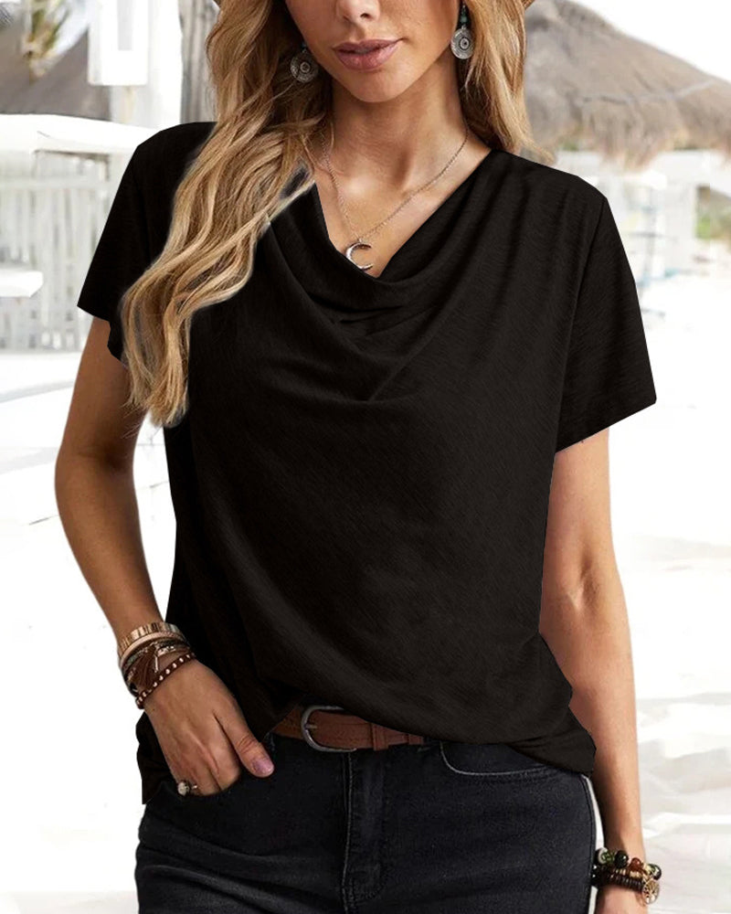 T-shirt con scollo a strati e maniche corte