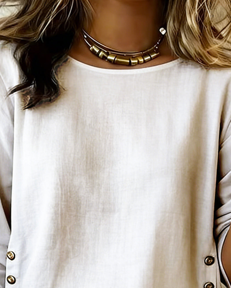 Top casual con scollo rotondo e bottone decorativo