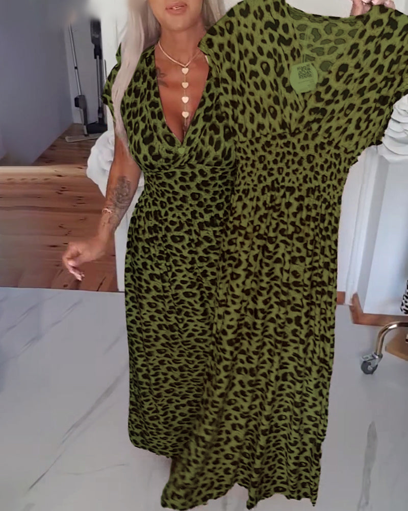 Elegante abito scollato a V con stampa leopardata