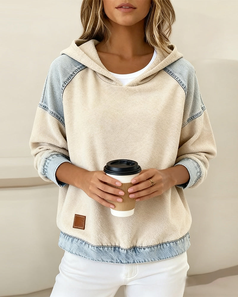 Felpa con cappuccio a maniche lunghe con tasca a contrasto