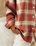 Camicia con motivo a quadri e colletto a revers