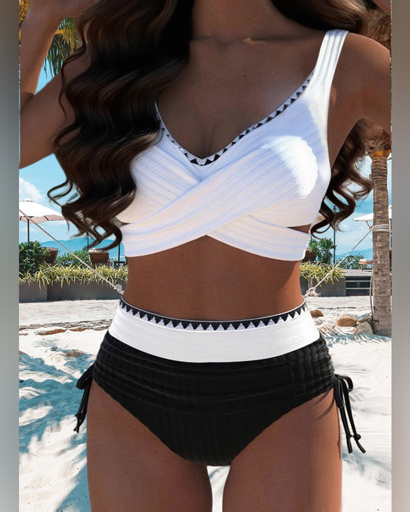Bikini casual in due pezzi con cuciture a contrasto