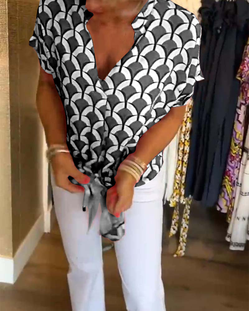 Top casual stampato a maniche corte e scollo a V