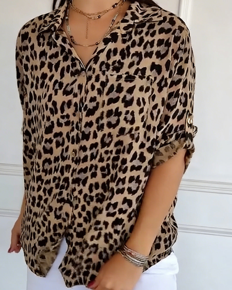 Camicette alla moda con stampa leopardata