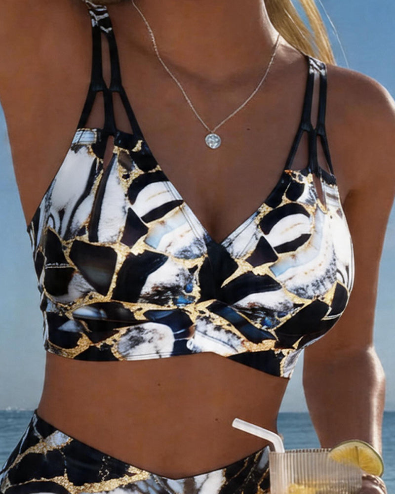 Bikini con bretelle e intagli design