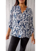 Blusa casual abbottonata con stampa a foglie, scollo a V e maniche a tre quarti