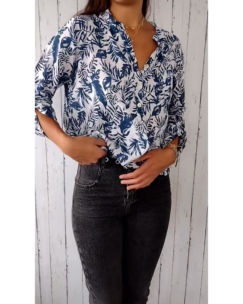 Blusa casual abbottonata con stampa a foglie, scollo a V e maniche a tre quarti