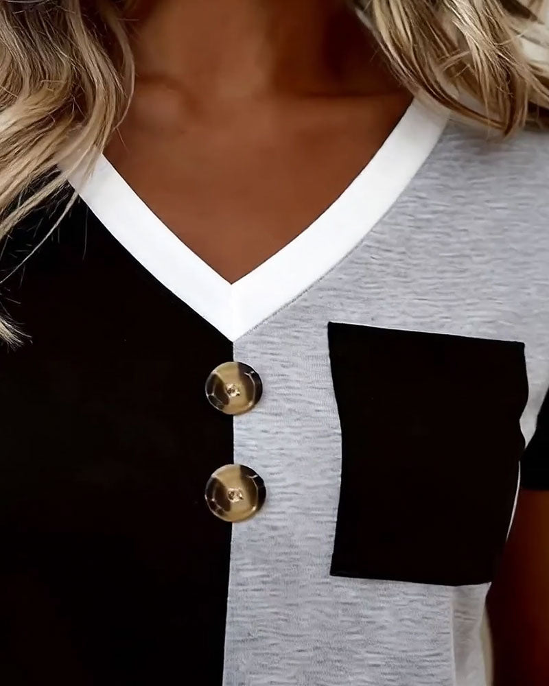 T-shirt con scollo a V e taschino a contrasto