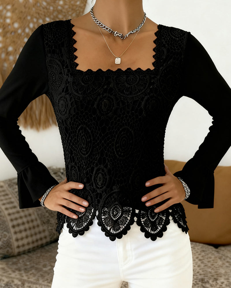Camicetta all'uncinetto con scollo ampio e dettagli patchwork