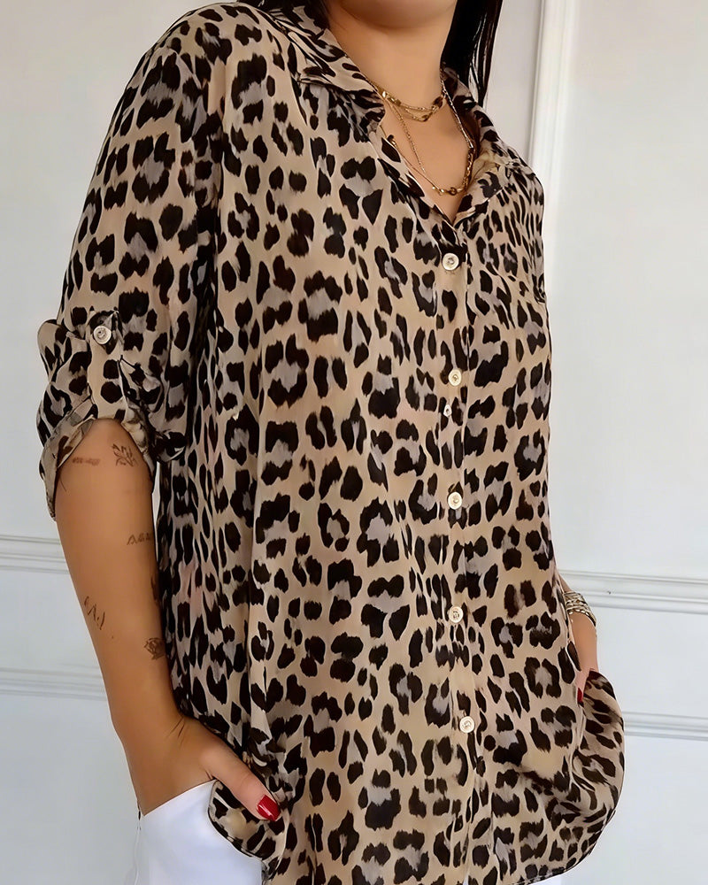Camicette alla moda con stampa leopardata