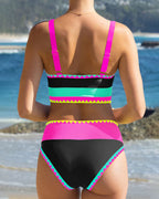 Elegante costume da bagno a tre pezzi con blocchi di colore