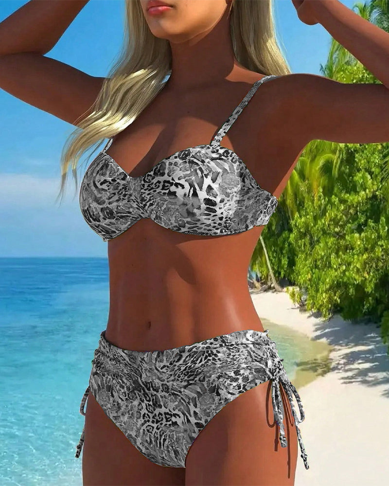 Accattivante Costume da Bagno a Due Pezzi con Stampa Leopardata