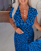Elegante abito scollato a V con stampa leopardata
