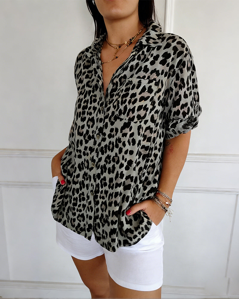 Camicette alla moda con stampa leopardata