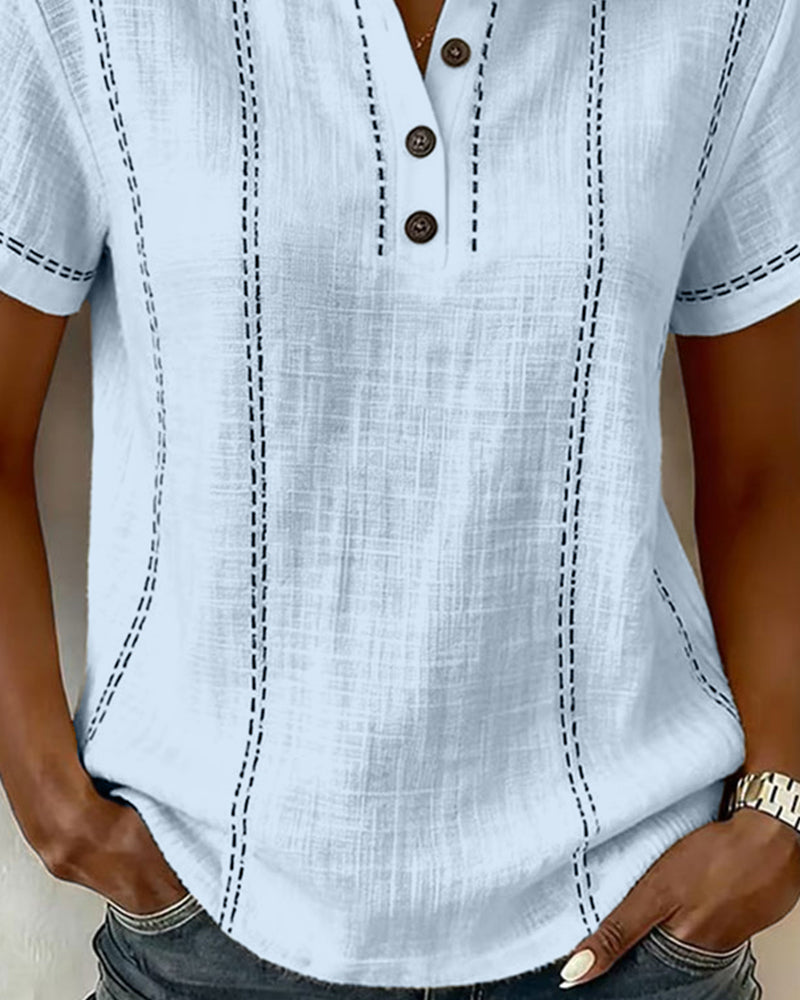 T-shirt casual con scollo a V e bottoni