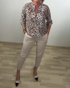 Blusa colletto Claudine fantasia leopardata