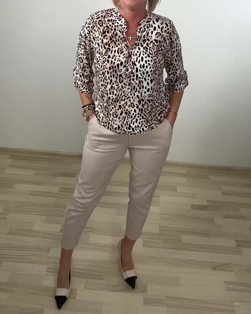 Blusa colletto Claudine fantasia leopardata