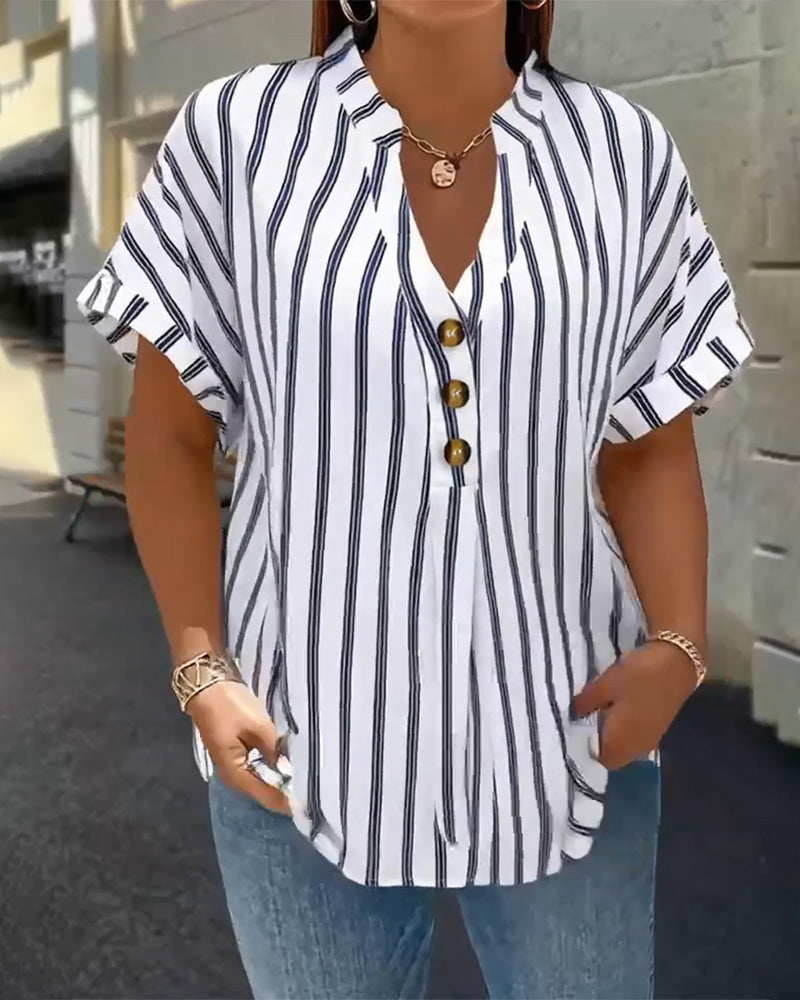 Camicia a righe con scollo a V e bottoni