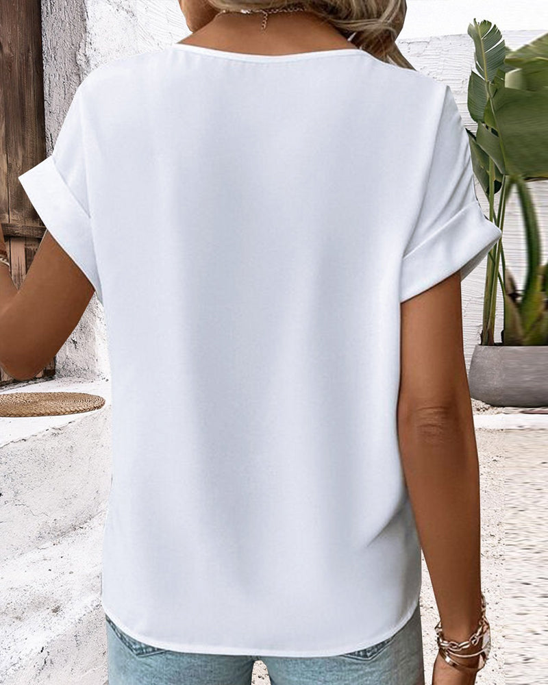 Top a V scollato a maniche corte con spacco