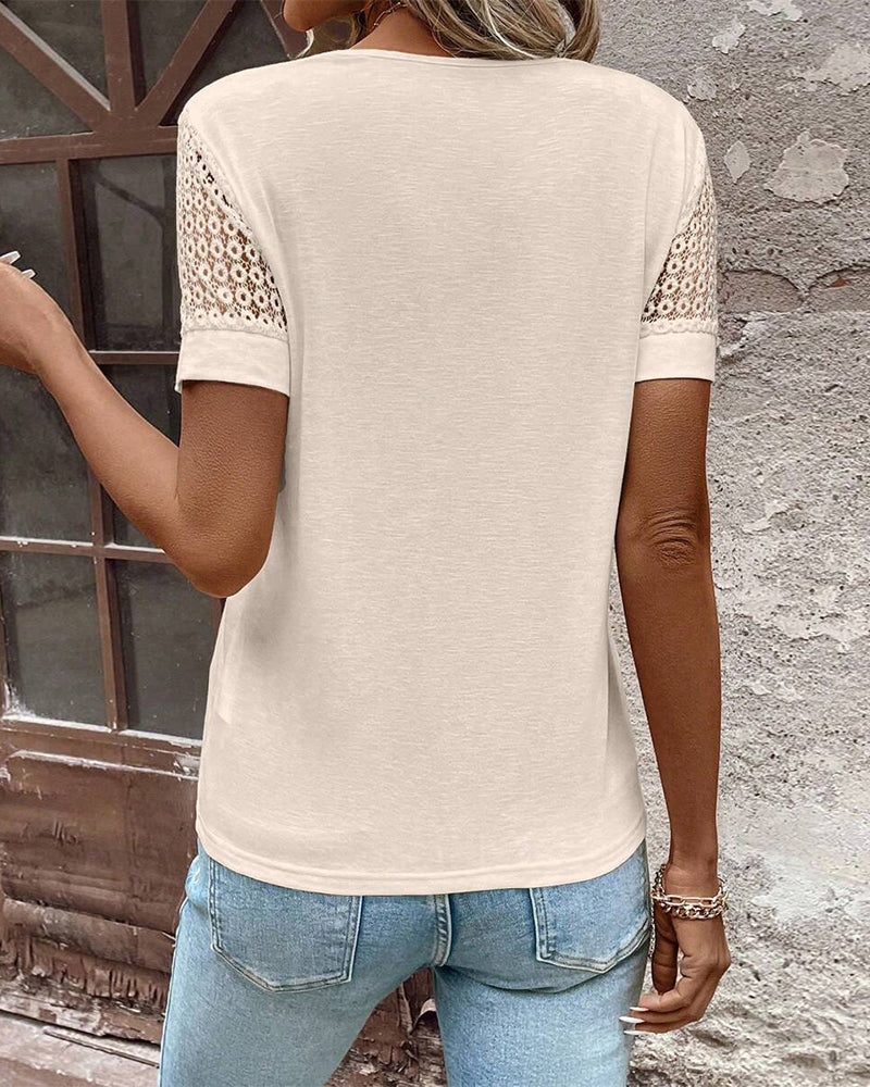 T-shirt scollo a V in pizzo