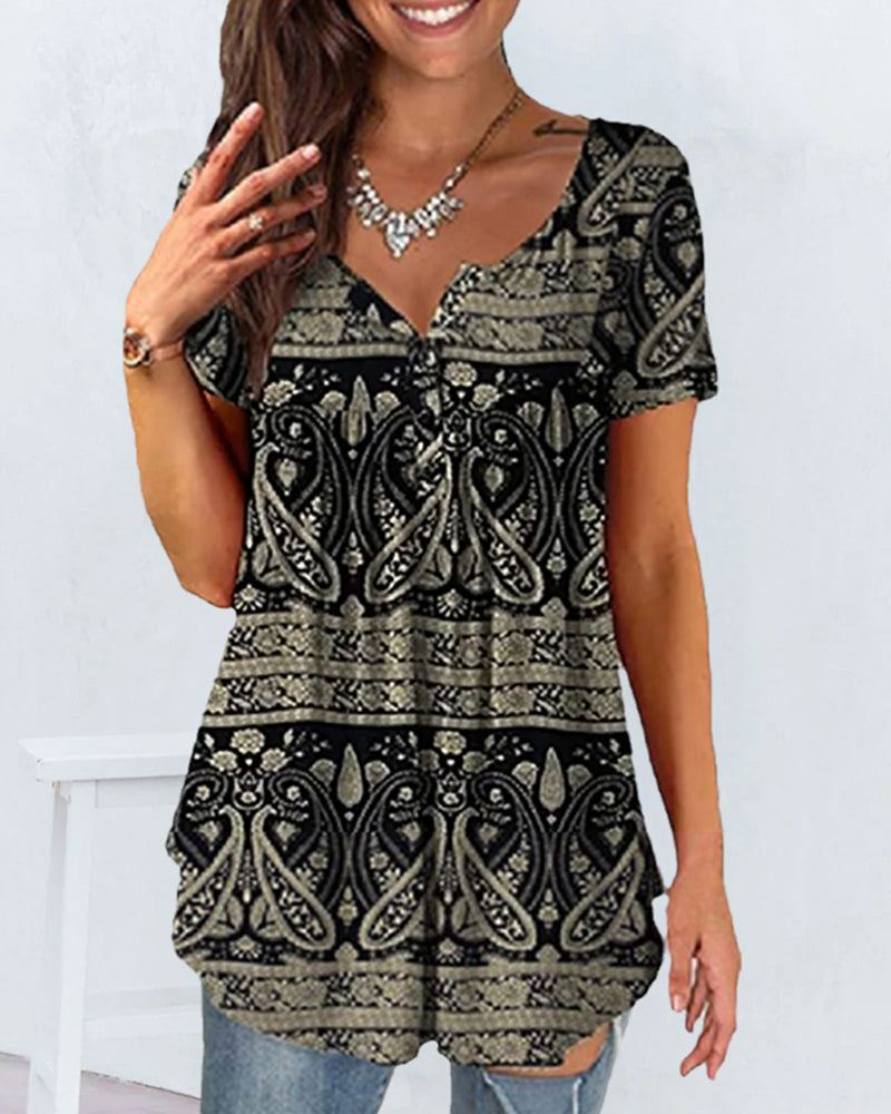 T-shirt ampio a maniche corte e scollo a V