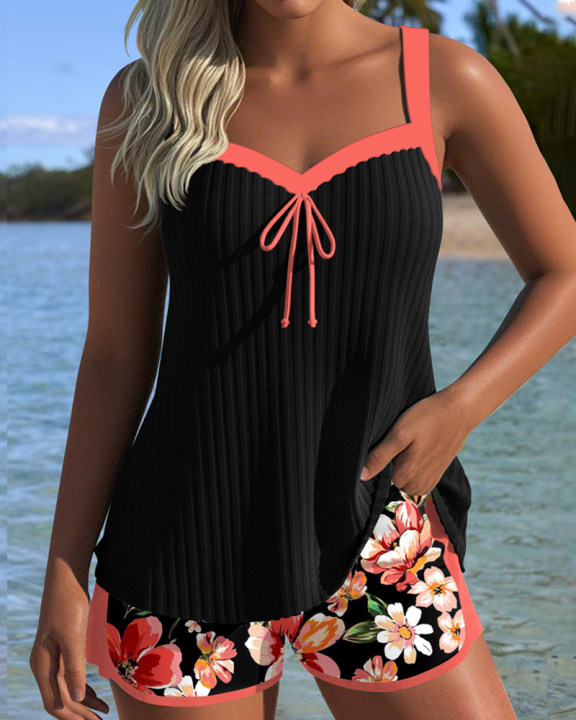 Tankini con scollo a V stampato con pantaloncino sportivo