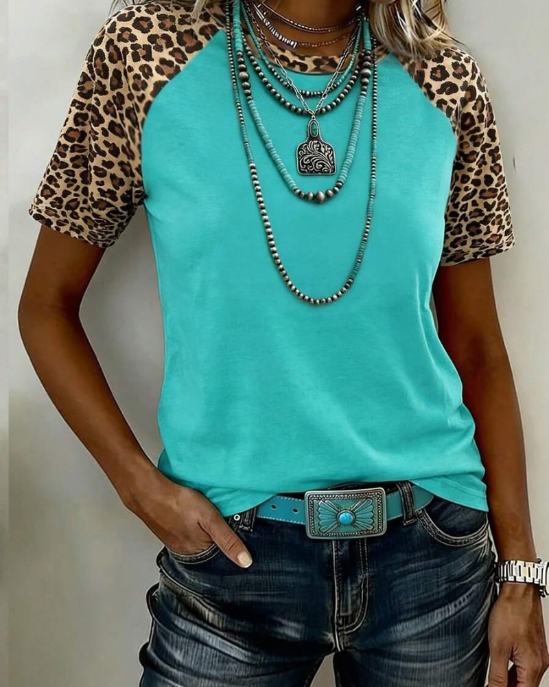 T-shirt con Stampa Leopardata e Maniche Raglan a Patchwork