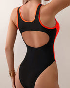 Costume da bagno intero di tendenza con colori a contrasto
