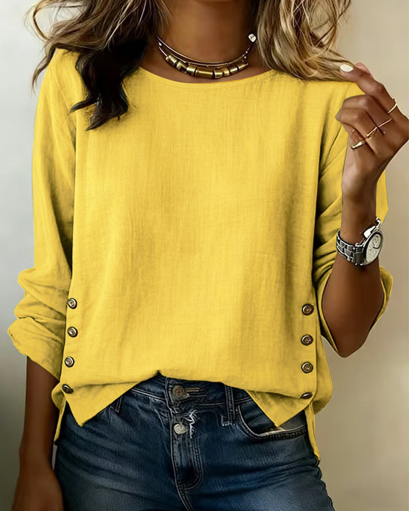 Top casual con scollo rotondo e bottone decorativo