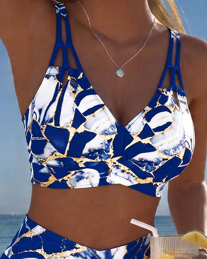 Bikini con bretelle e intagli design