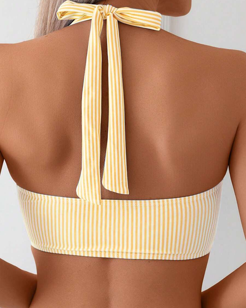 Costume da bagno due pezzi a righe con scollo a V