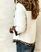 Top leopardato con scollo a V e maniche lunghe patchwork