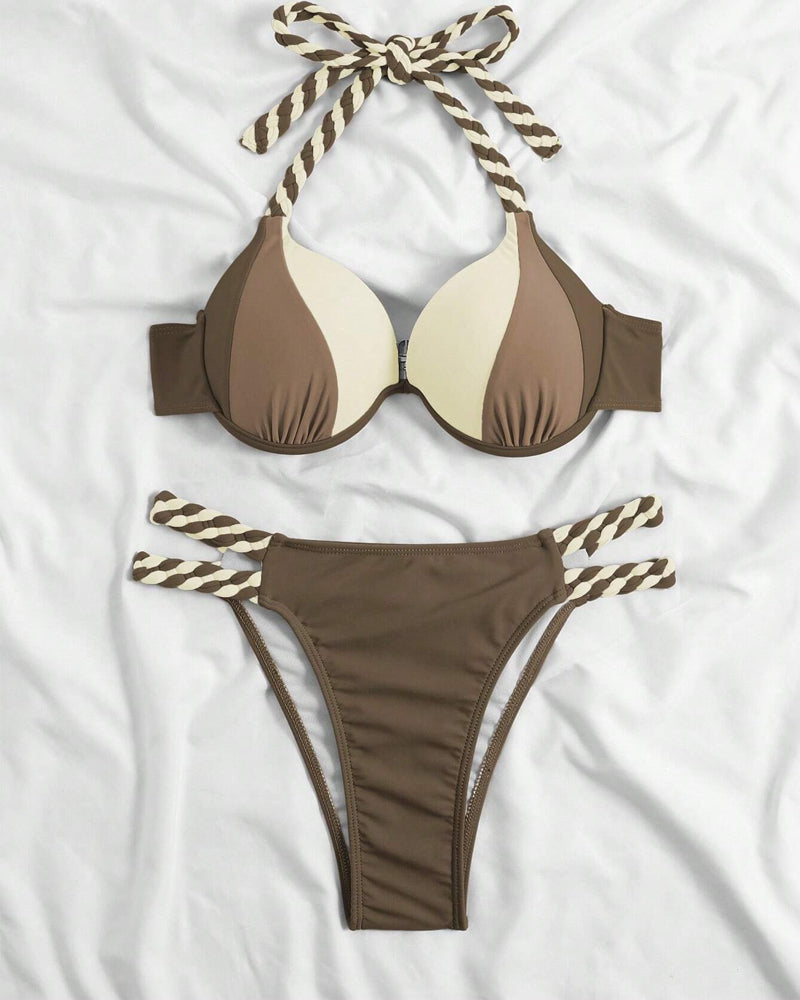 Bikini a fascia color block con scollo all'americana