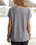 T-shirt con scollo a strati e maniche corte
