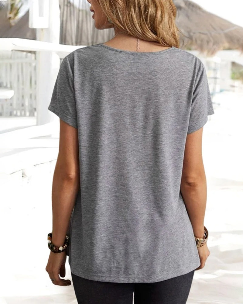 T-shirt con scollo a strati e maniche corte
