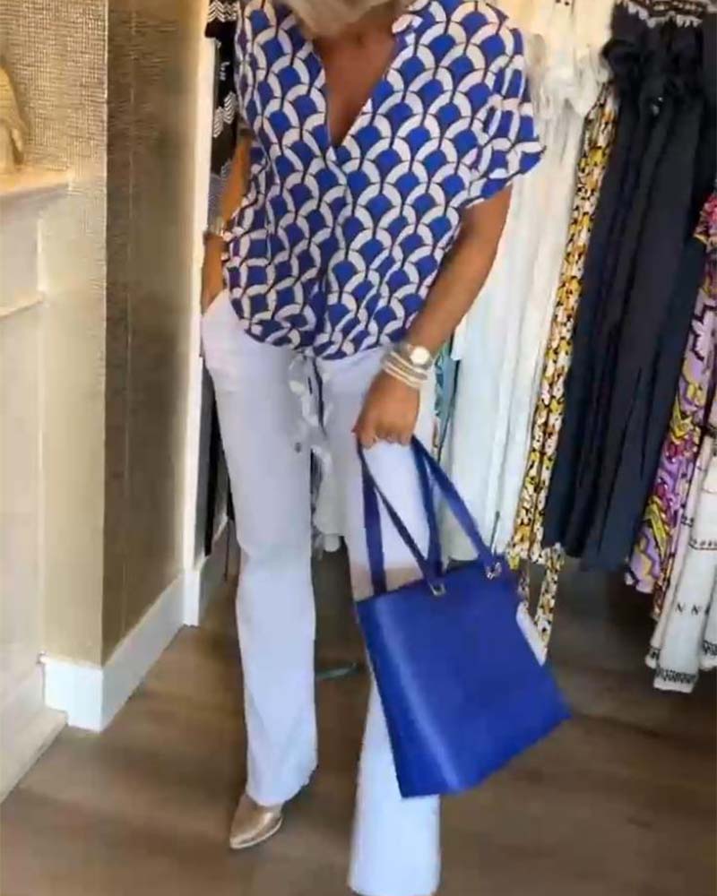Top casual stampato a maniche corte e scollo a V