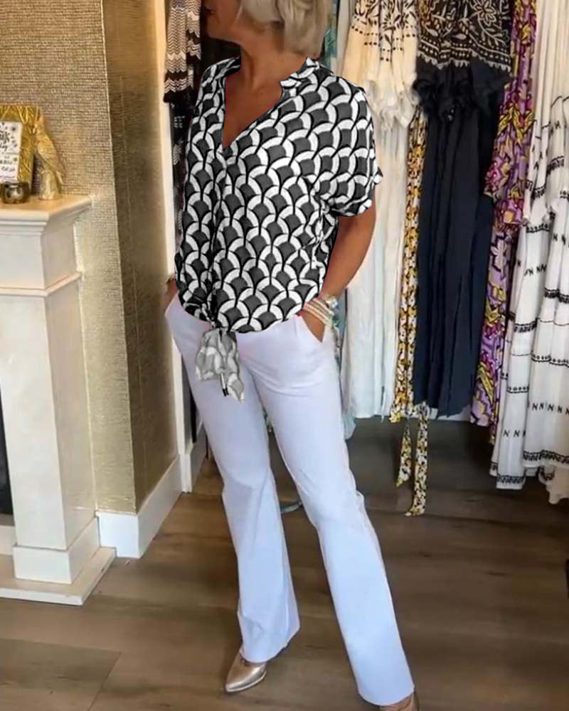 Top casual stampato a maniche corte e scollo a V