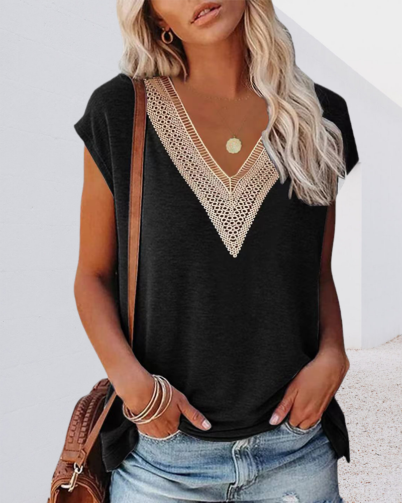 T-shirt scollo a V con pizzo